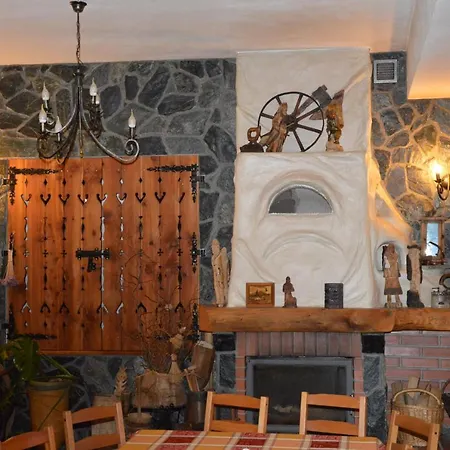 Проживание в семье Amel Orawa *