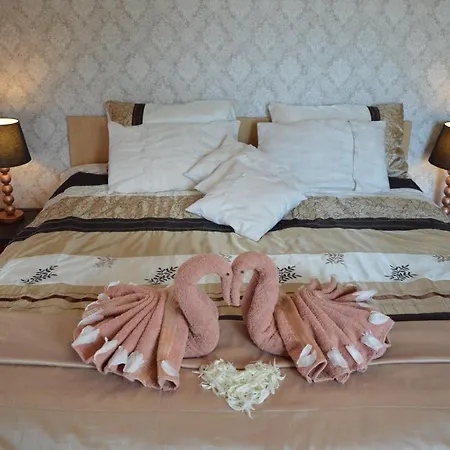 Amel Orawa Проживание в семье